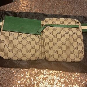NEVER WORN Gucci beige GG Fanny pack w/green trim.